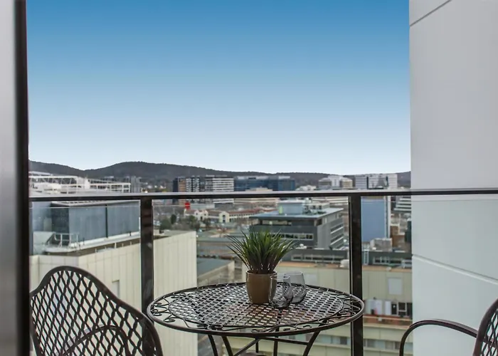 Central Canberra 2-Bed With Gym & Bbq Area